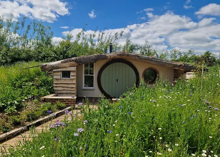 Cranfield Retreat & Glamping & Hobbit House