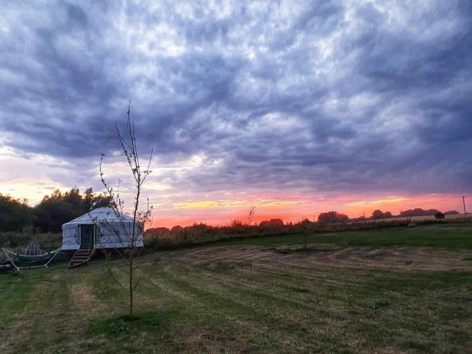 Cranfield Retreat & Glamping & Hobbit House Long Melford