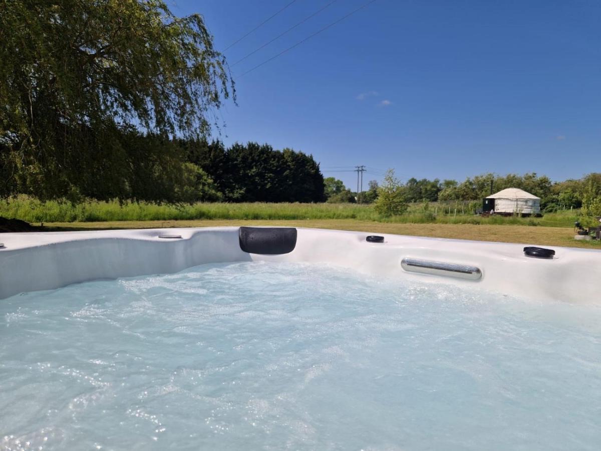 Cranfield Retreat & Glamping & Hobbit House Campsite Long Melford