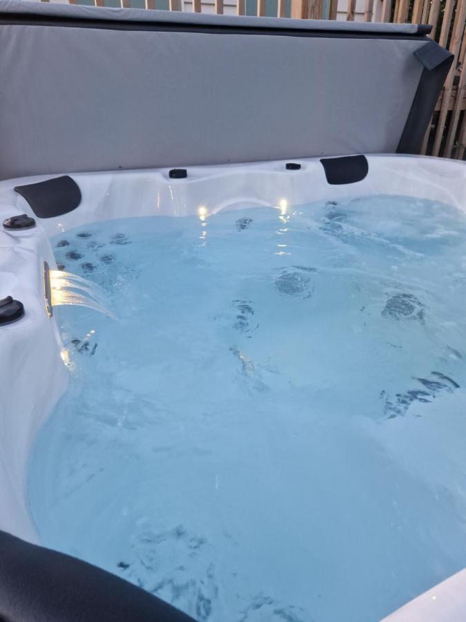 Cranfield Retreat & Glamping & Hobbit House Campsite