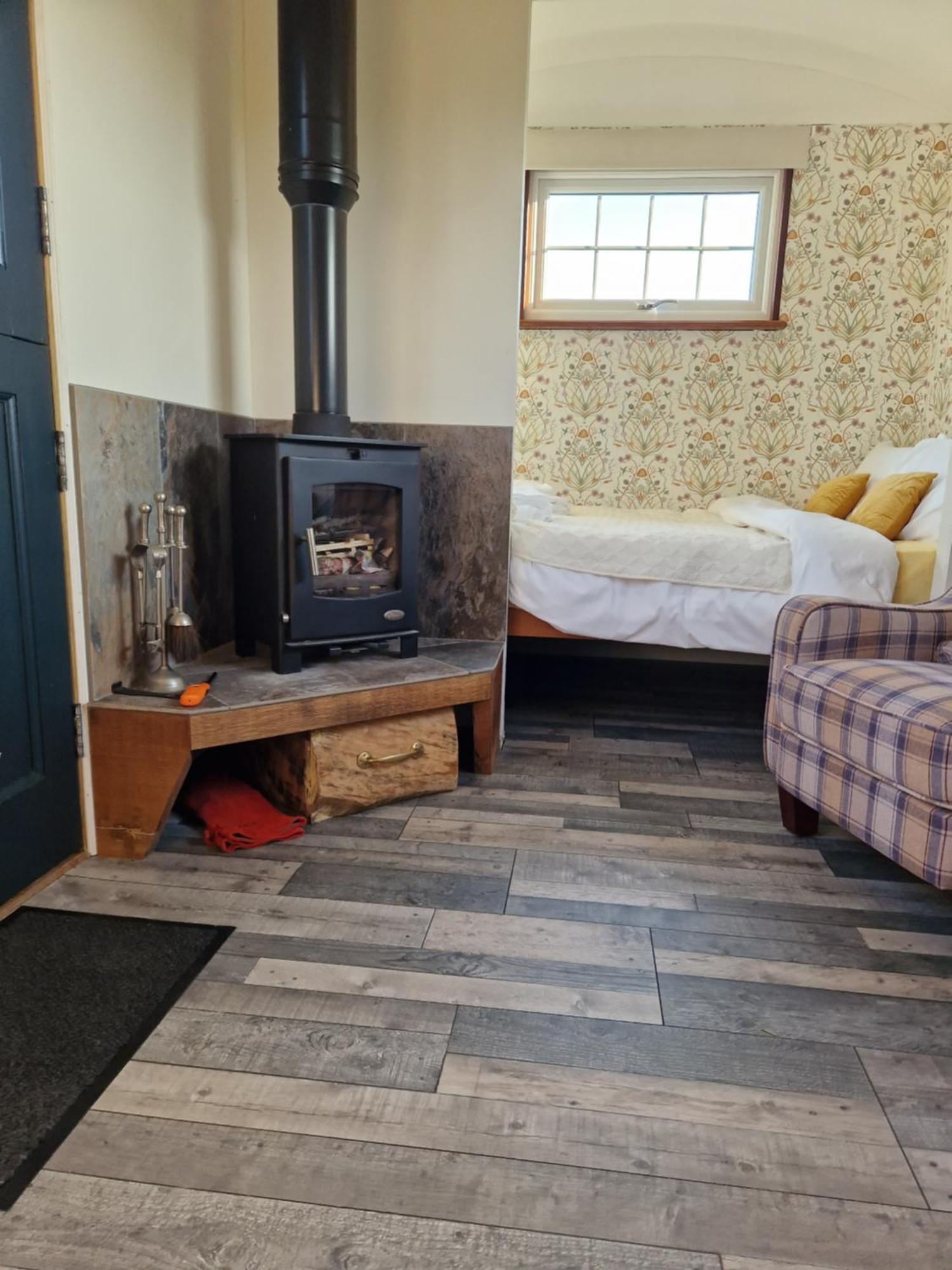 Cranfield Retreat & Glamping & Hobbit House *