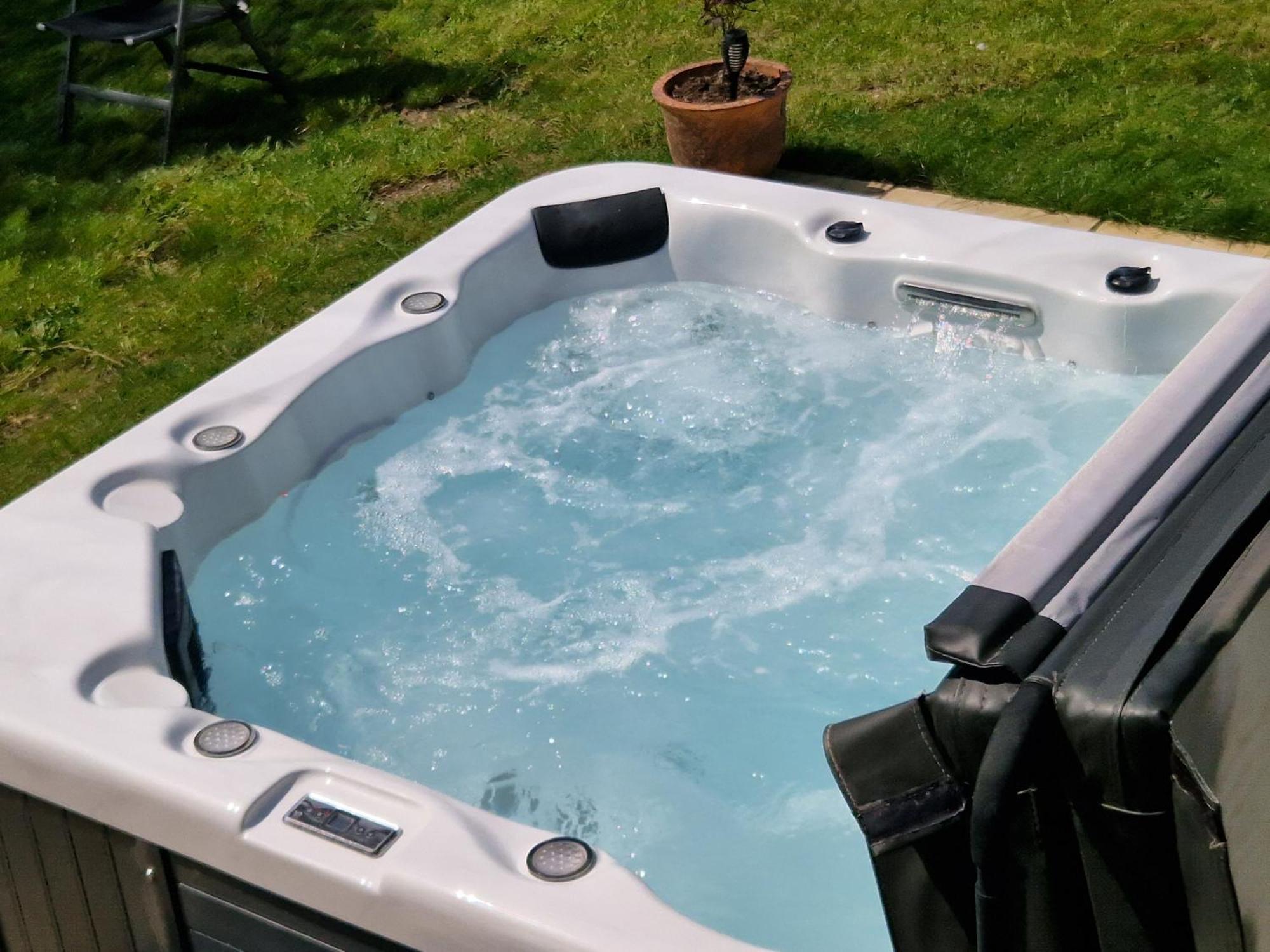 Campsite Cranfield Retreat & Glamping & Hobbit House Long Melford