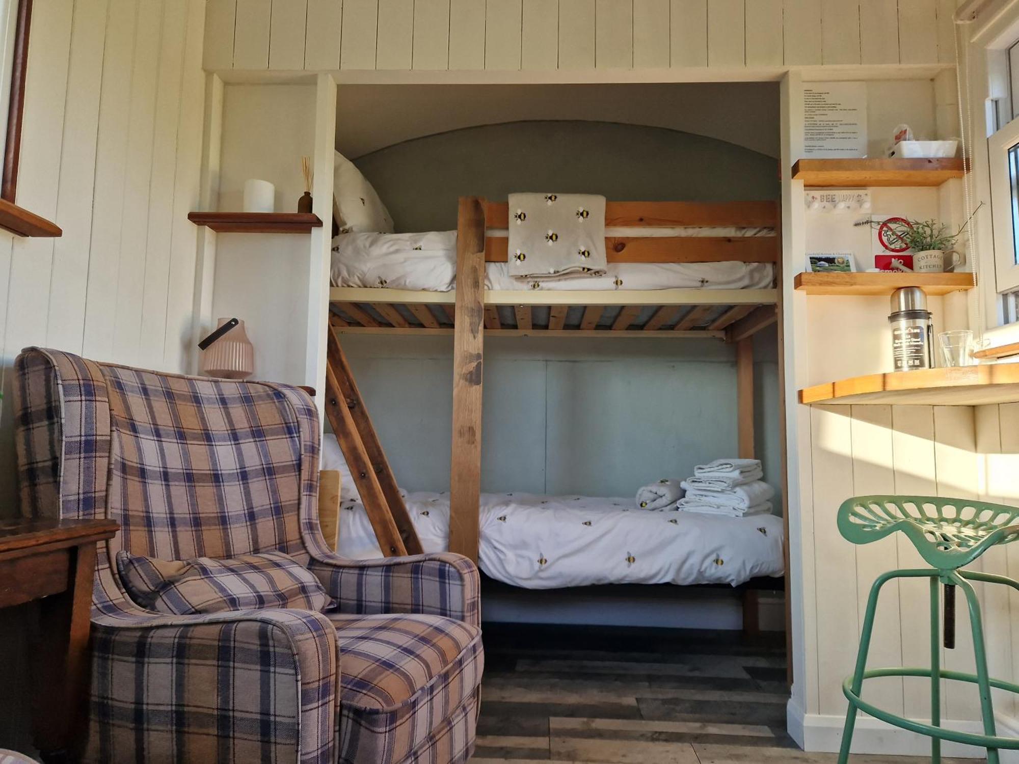 Cranfield Retreat & Glamping & Hobbit House *