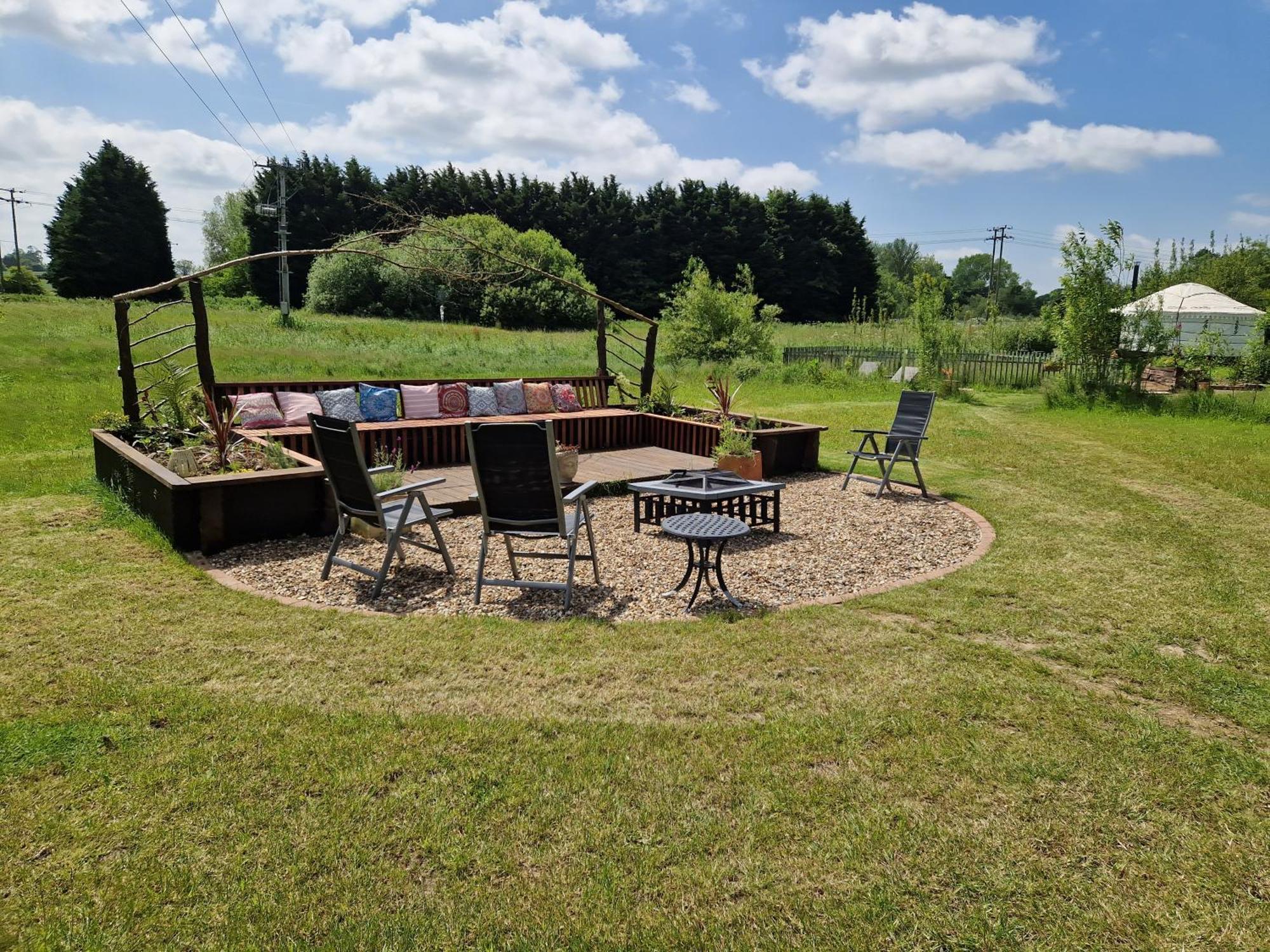 Cranfield Retreat & Glamping & Hobbit House *