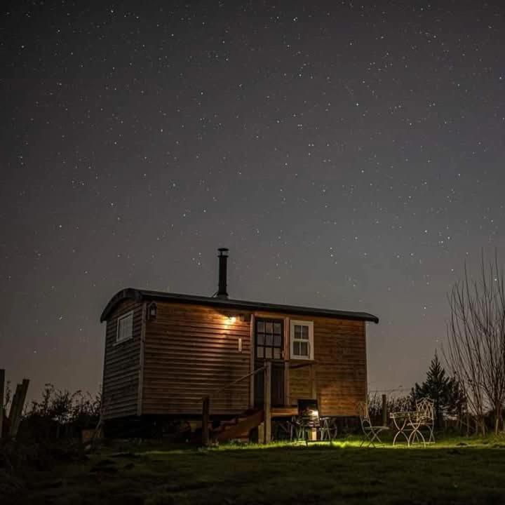 Cranfield Retreat & Glamping & Hobbit House * Long Melford