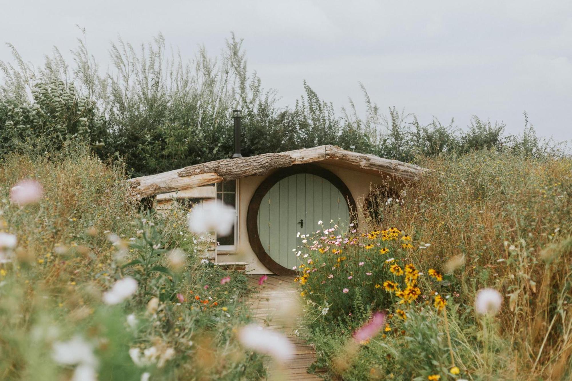 Campsite Cranfield Retreat & Glamping & Hobbit House