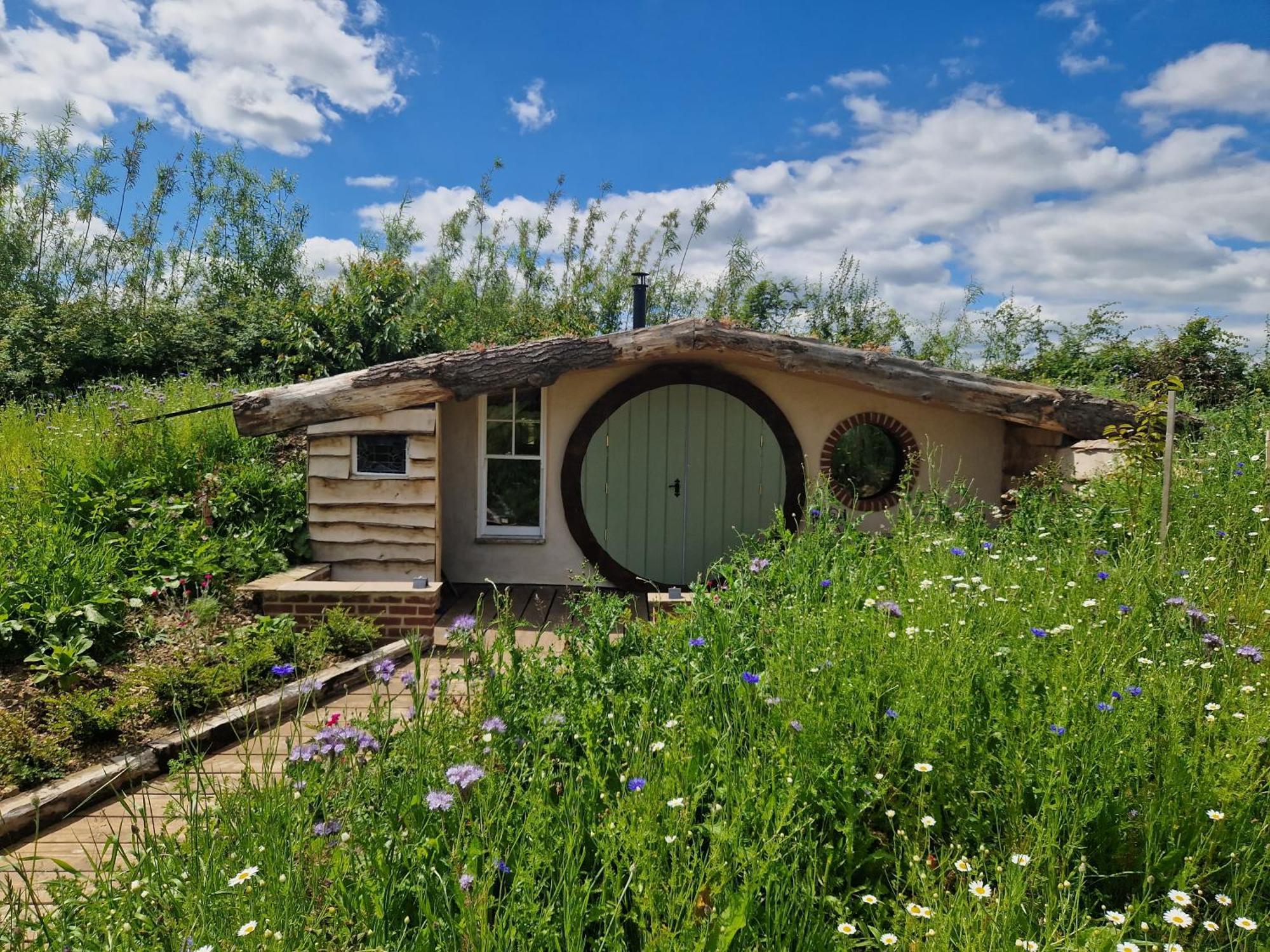 Cranfield Retreat & Glamping & Hobbit House * Long Melford
