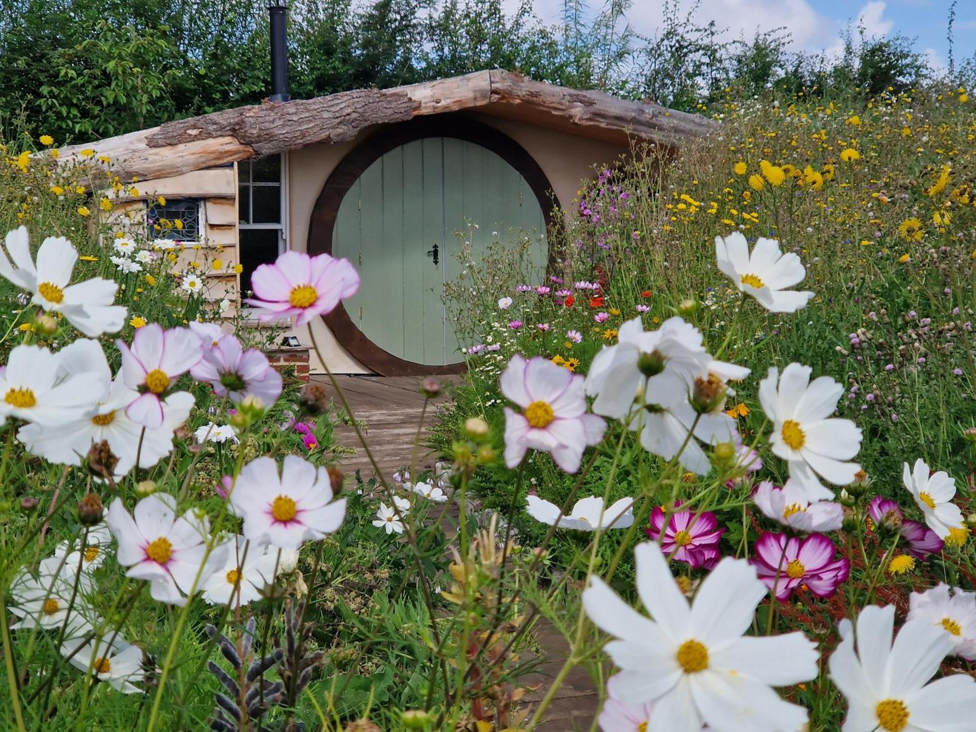 Cranfield Retreat & Glamping & Hobbit House *