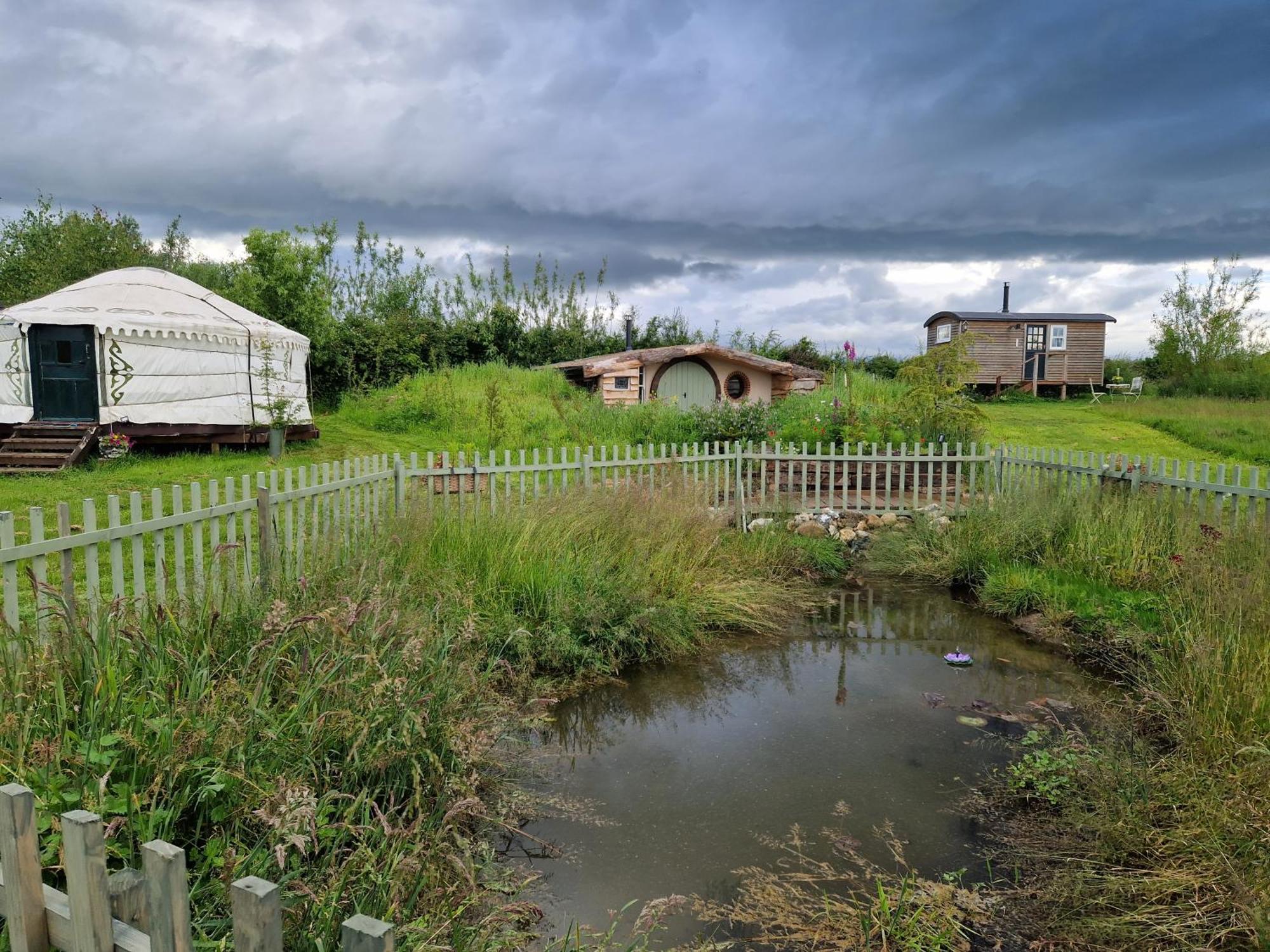Cranfield Retreat & Glamping & Hobbit House