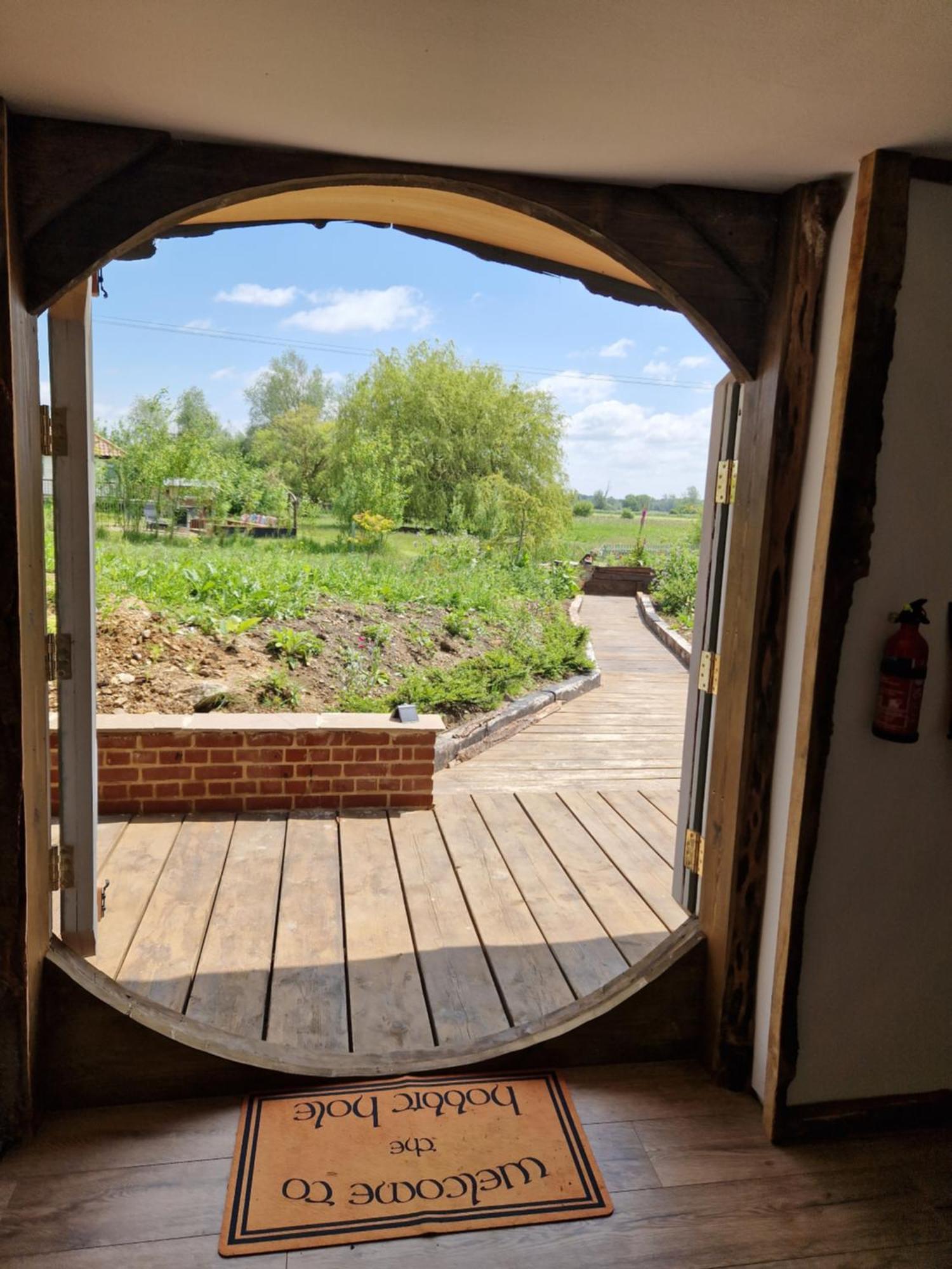 Cranfield Retreat & Glamping & Hobbit House