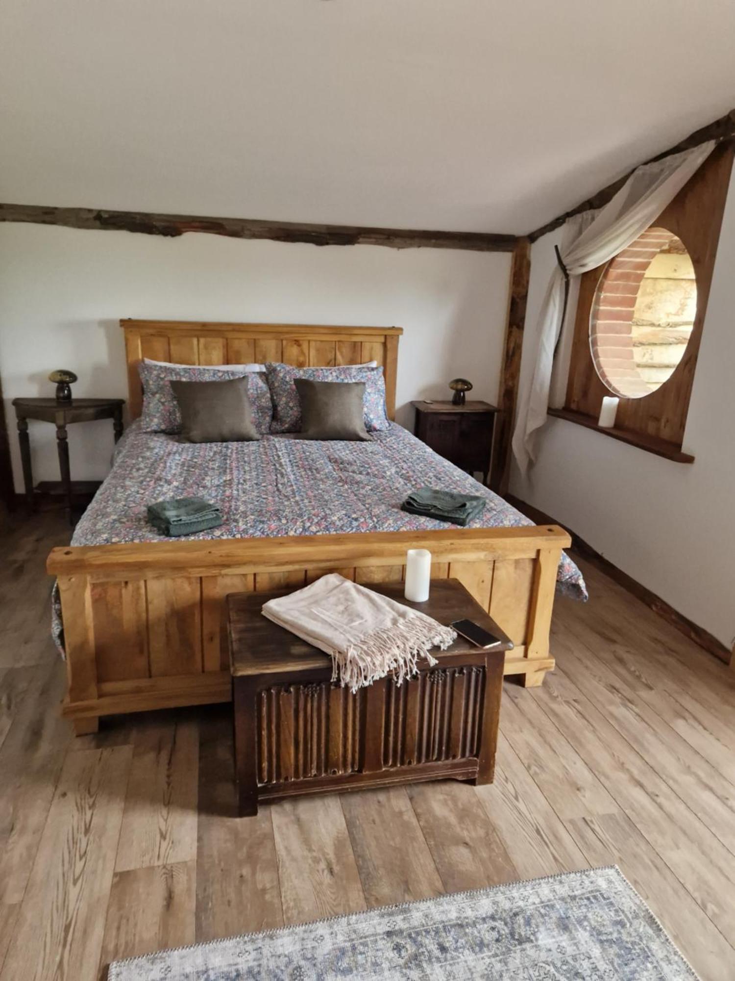Cranfield Retreat & Glamping & Hobbit House Campsite