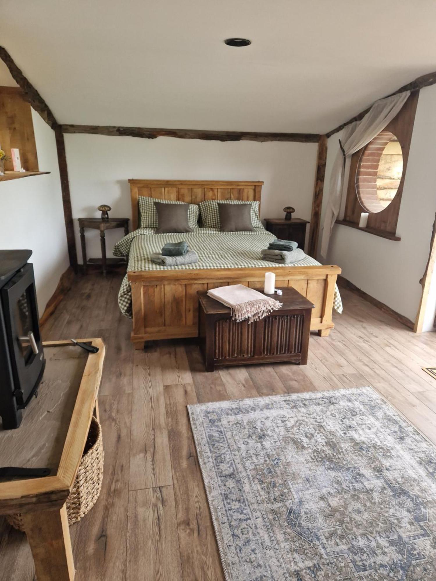 Campsite Cranfield Retreat & Glamping & Hobbit House
